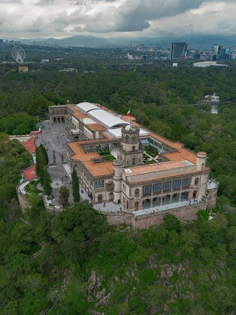 CUESTAS EN CASTILLO DE CHAPULTEPEC